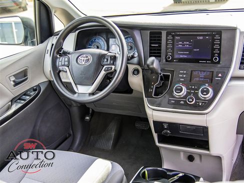 Used 2020 Toyota Sienna LE image 19
