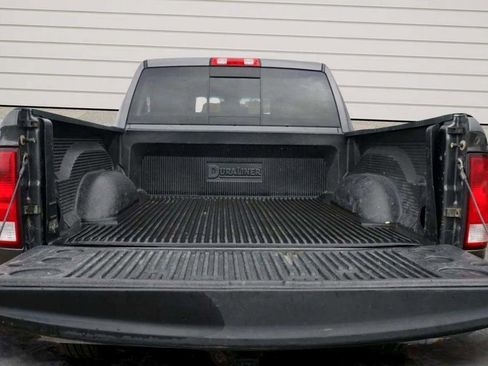 Used 2017 RAM 1500 Classic SLT AWD/4WD image 10