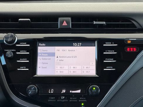 Used 2018 Toyota Camry SE FWD image 27