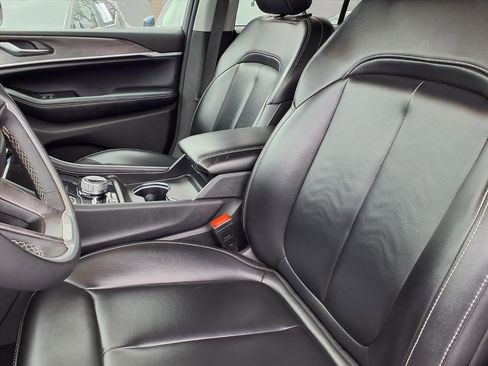 Used 2024 Jeep Grand Cherokee Limited 4xe image 3