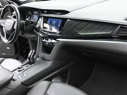 Used 2025 Cadillac XT6 Premium Luxury FWD image 32