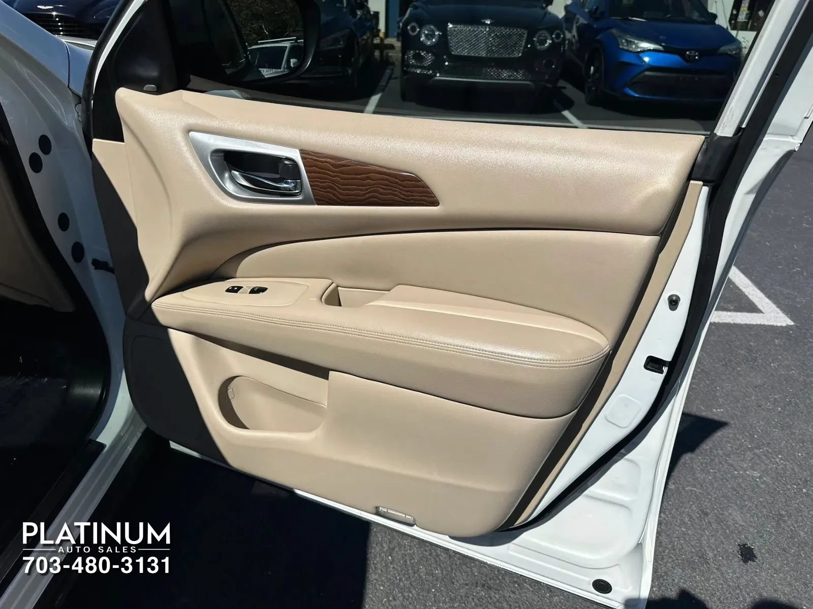 Used 2020 Nissan Pathfinder Platinum FWD image 20
