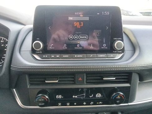 Used 2023 Nissan Rogue SV image 21