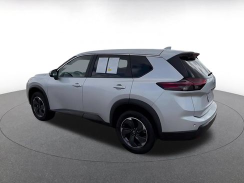 Used 2025 Nissan Rogue SV FWD image 8