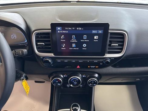 Used 2023 Hyundai Venue SEL image 21