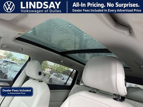 Used 2024 Volkswagen Tiguan SE w/ Panoramic Sunroof Package FWD image 16