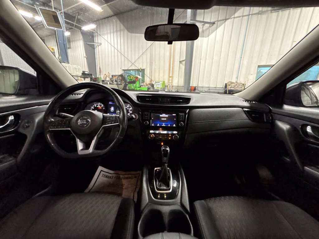 Used 2018 Nissan Rogue SV AWD/4WD image 17