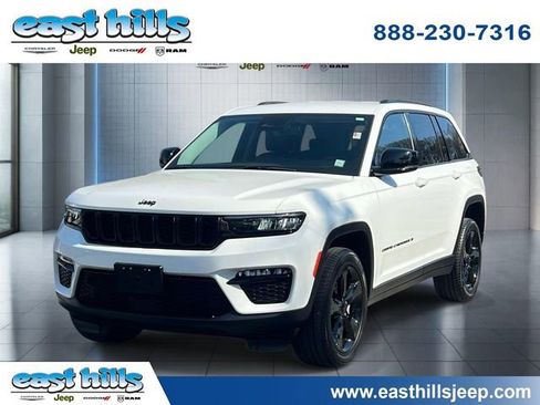 Used 2023 Jeep Grand Cherokee Limited w/ Black Appearance Package image 3