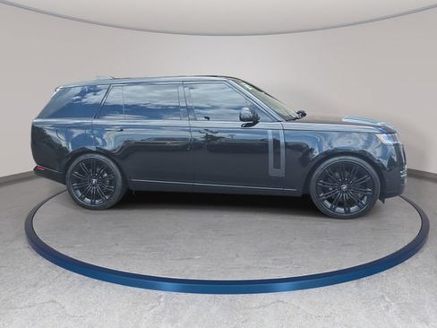 Certified 2025 Land Rover Range Rover Long Wheelbase SE AWD/4WD image 5