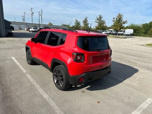 Certified 2022 Jeep Renegade Latitude AWD/4WD image 9