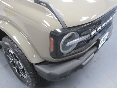 Used 2025 Ford Bronco Outer Banks AWD/4WD image 10
