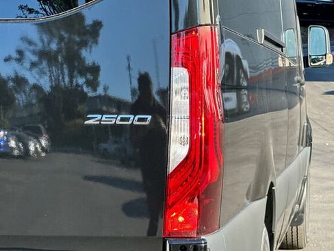 Used 2024 Mercedes-Benz Sprinter 2500 image 21