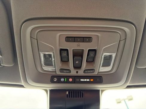 Used 2025 GMC Sierra 2500 SLT AWD/4WD image 39