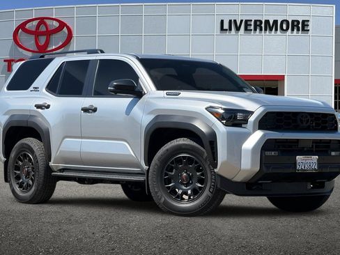 Used 2026 Toyota 4Runner TRD Off-Road Premium AWD/4WD image 2