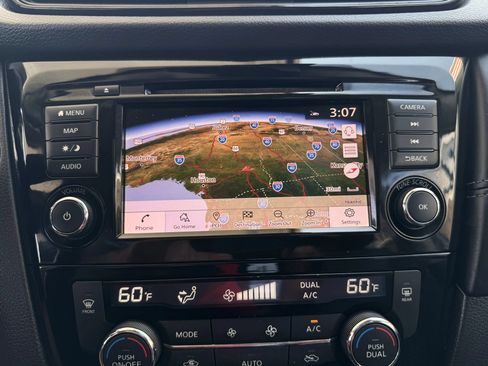 Used 2018 Nissan Rogue SL w/ Premium Package AWD/4WD image 32