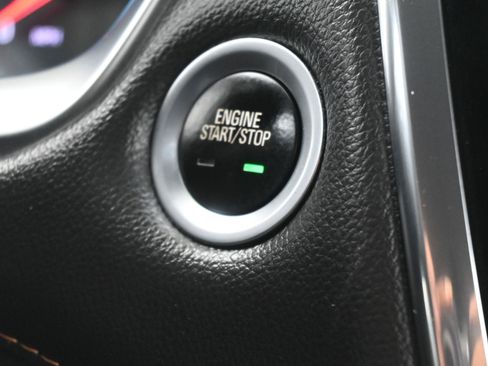 Used 2020 Chevrolet Traverse LT w/ LPO, Black Accent Package image 38