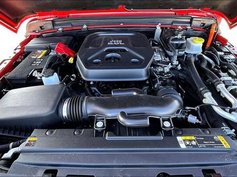 Used 2021 Jeep Wrangler Unlimited Sahara 4xe image 9