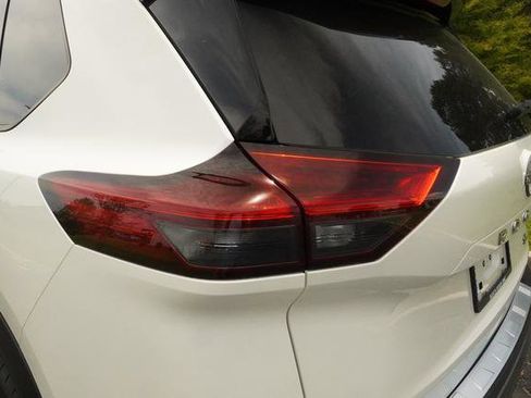 Used 2023 Nissan Rogue SL FWD image 35