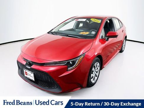 Used 2021 Toyota Corolla LE image 3