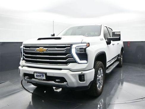 Used 2024 Chevrolet Silverado 2500 High Country w/ Z71 Off-Road Package AWD/4WD image 4