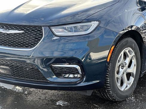 Used 2022 Chrysler Pacifica Limited image 8