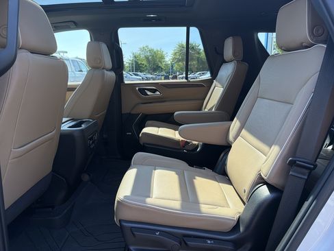 Used 2021 Chevrolet Tahoe Premier AWD/4WD image 32