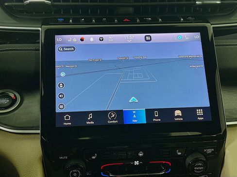 Used 2022 Jeep Grand Cherokee Limited 4xe image 22