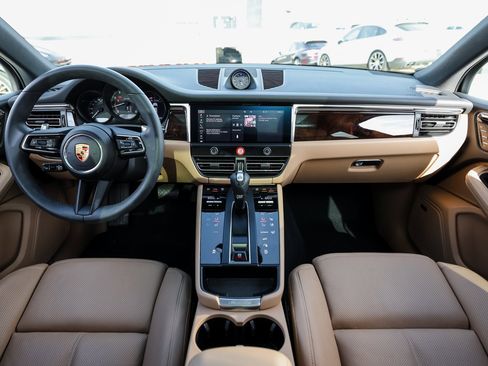 Used 2025 Porsche Macan image 25