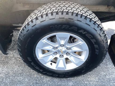 Used 2021 Chevrolet Silverado 1500 LT image 46