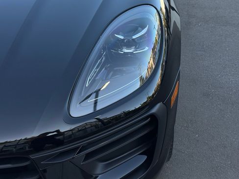 Used 2025 Porsche Macan AWD/4WD image 11