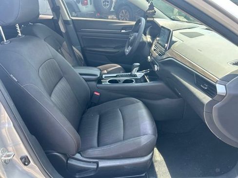 Used 2024 Nissan Altima 2.5 SV FWD image 11