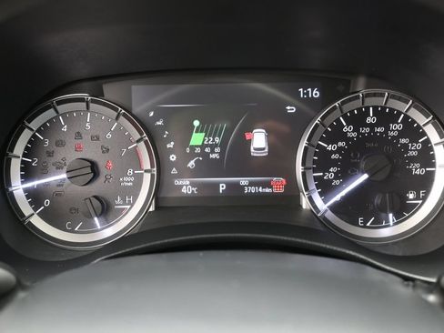 Used 2024 Toyota Highlander LE AWD/4WD image 18