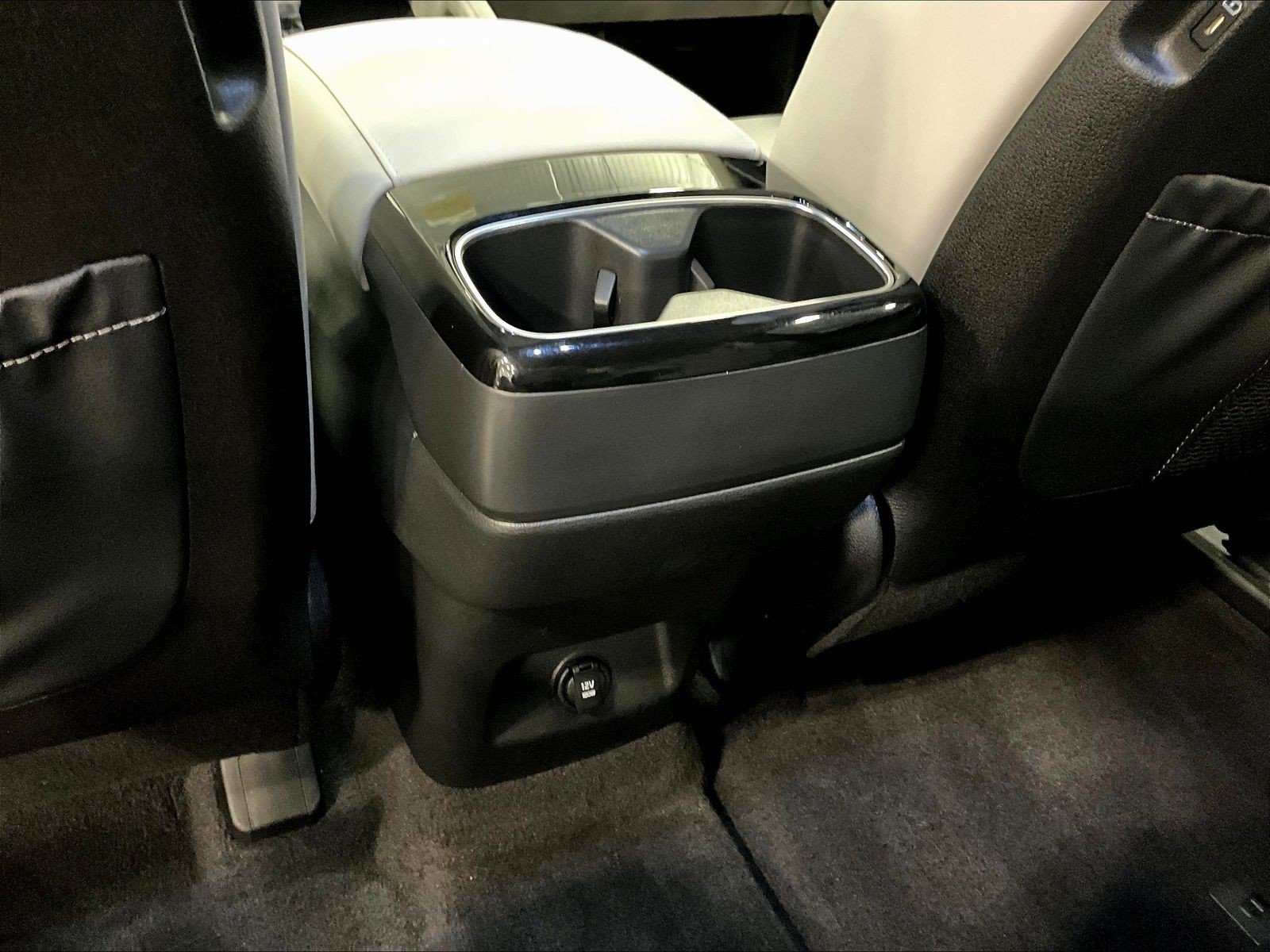 Used 2025 Kia Telluride S FWD image 10