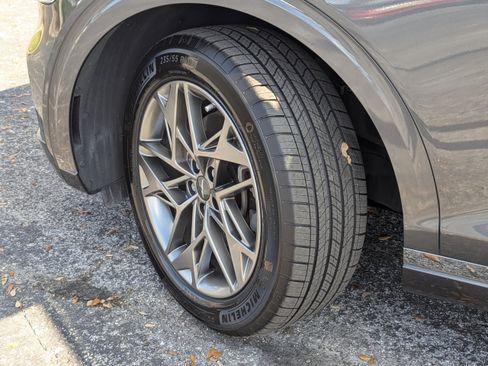 Used 2022 Genesis GV70 2.5T w/ Select Package image 37