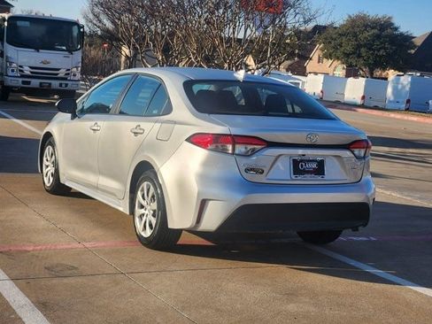 Used 2025 Toyota Corolla LE image 2