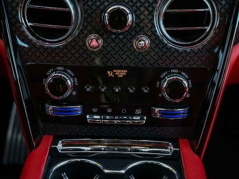 Used 2021 Rolls-Royce Cullinan Black Badge AWD/4WD image 38