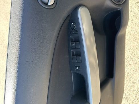 Used 2014 MAZDA MAZDA2 Touring image 20