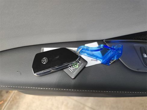 New 2026 Volkswagen Tiguan SE image 27