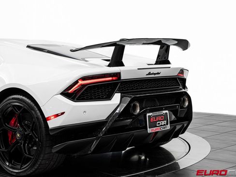 Used 2018 Lamborghini Huracan Performante image 18