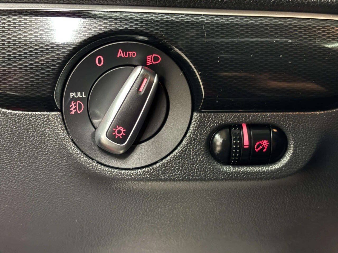 Used 2016 Volkswagen Jetta SEL FWD image 32