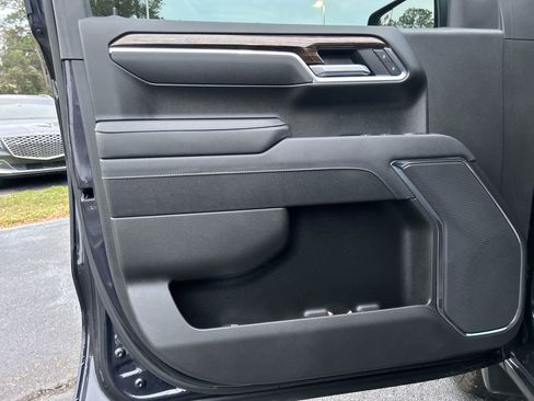 Used 2025 GMC Sierra 1500 Elevation image 14