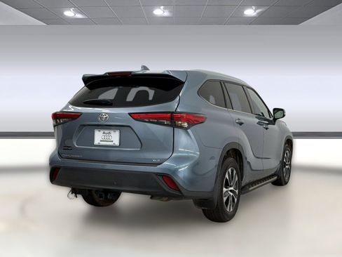 Used 2022 Toyota Highlander XLE FWD image 9