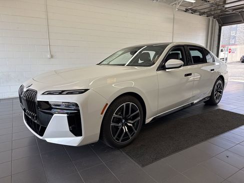 New 2026 BMW 740i xDrive image 4