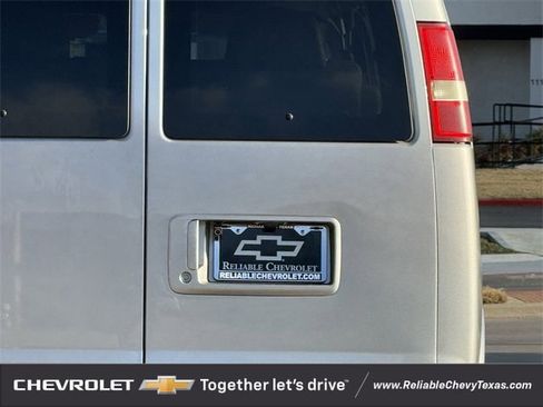 Used 2010 GMC Savana 2500 w/ Preferred Equipment Group image 8