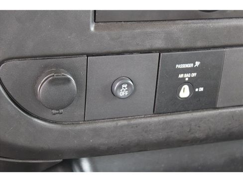 Used 2015 Chevrolet Express 3500 RWD image 19