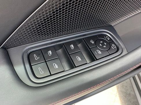 Used 2025 Porsche Panamera image 15