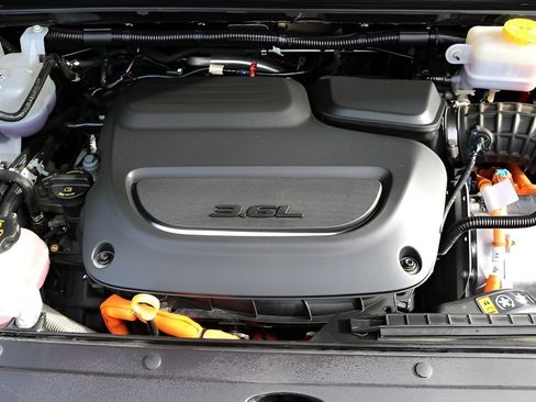 Used 2024 Chrysler Pacifica Limited FWD image 9