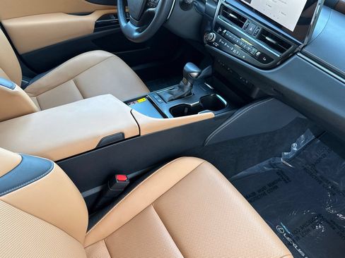 Certified 2025 Lexus ES 300h w/ Premium Package FWD image 18