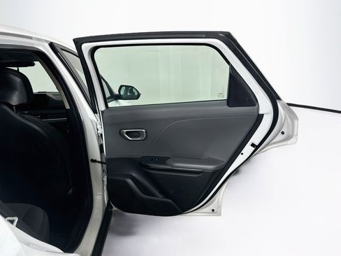 Used 2025 Kia K4 FWD image 28