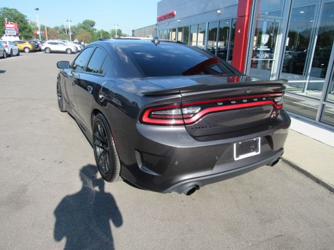 Used 2020 Dodge Charger Scat Pack w/ Dynamics Package RWD image 9